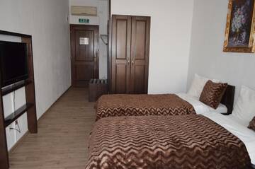 Фото номера Двухместный номер с 2 отдельными кроватями и ванной комнатой Отель Hotel Taverna Pecicana г. Pecica 3